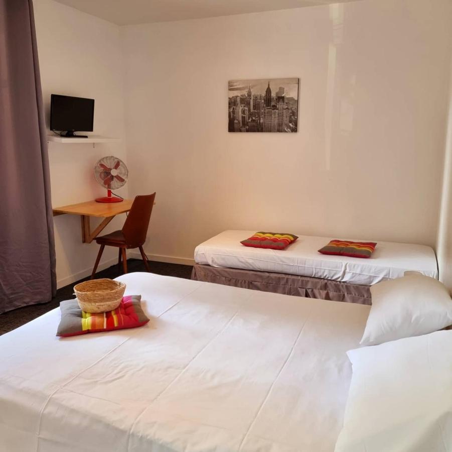 Hotel Le Terminus LʼArbresle Esterno foto